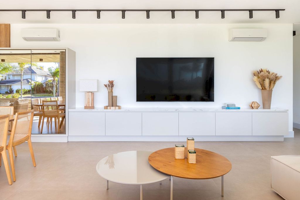 Beach House Lagos Park 401 House by NBW Arquitetura E Interiores