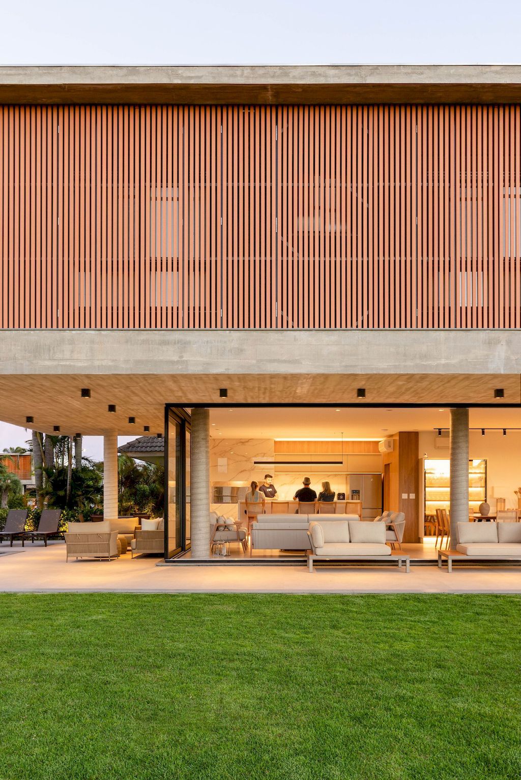 Beach House Lagos Park 401 House by NBW Arquitetura E Interiores
