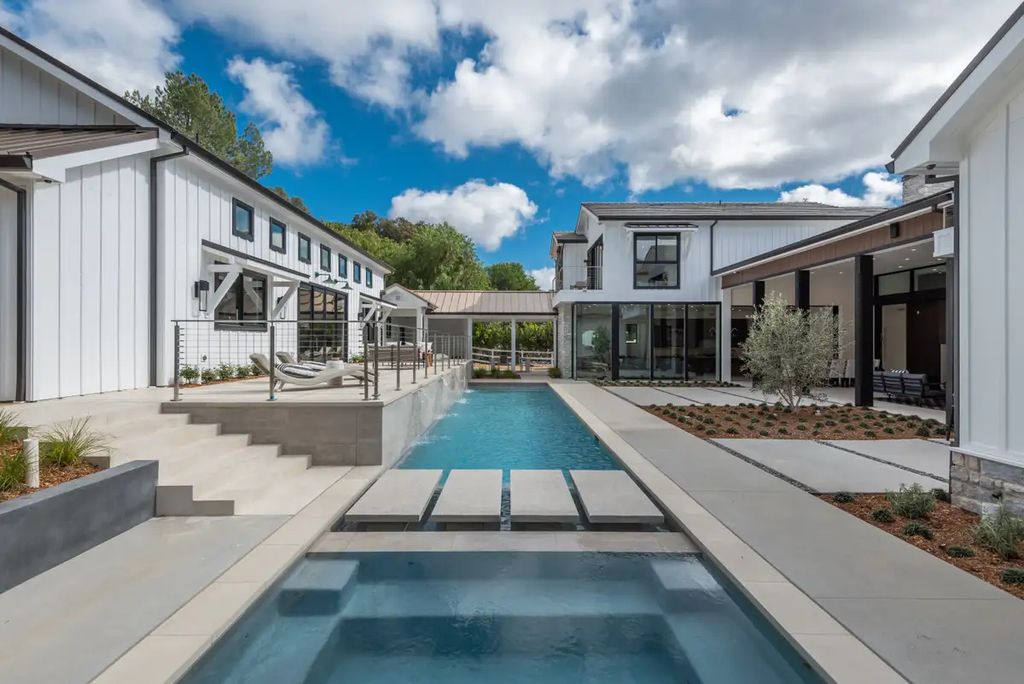 Elegantly Brand New Custom Home in Calabasas Flooded with Natural Light Asking for 13750000 13