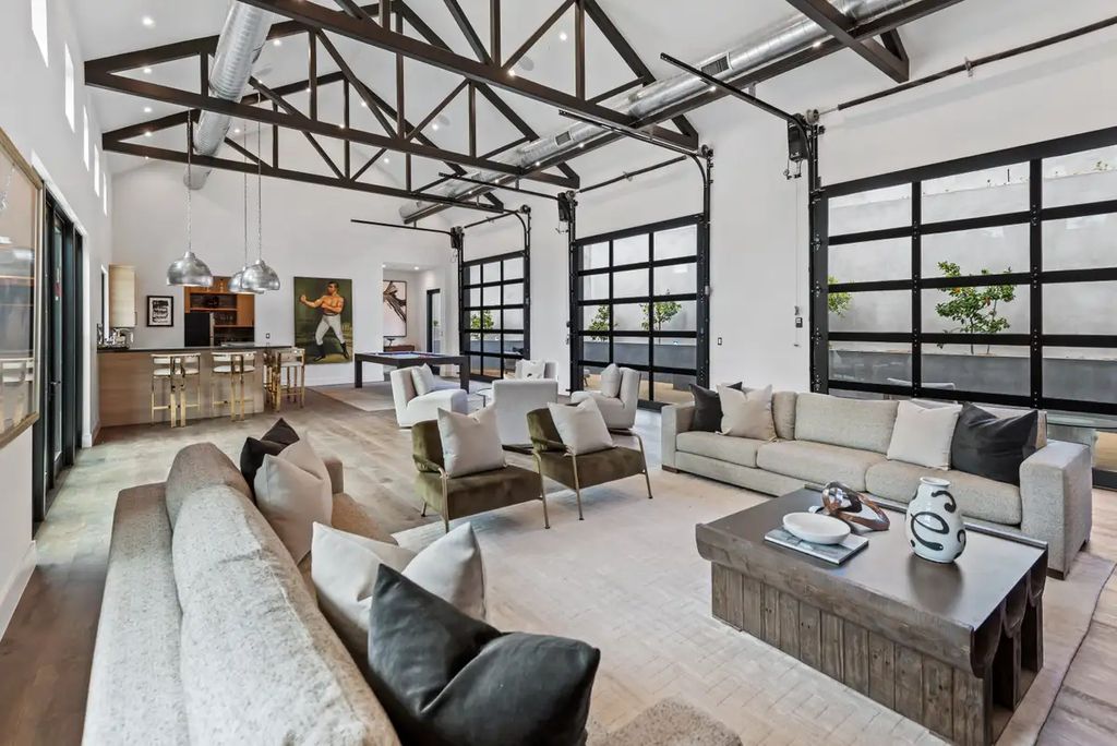Elegantly Brand New Custom Home in Calabasas Flooded with Natural Light Asking for 13750000 15