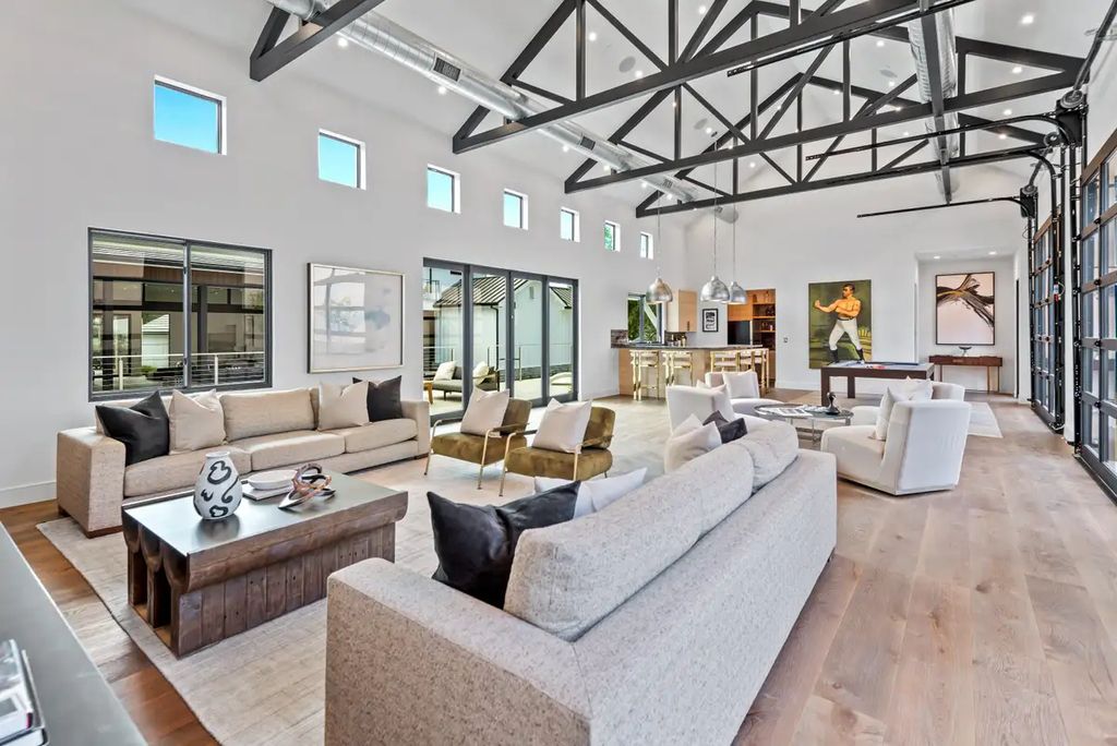 Elegantly Brand New Custom Home in Calabasas Flooded with Natural Light Asking for 13750000 16
