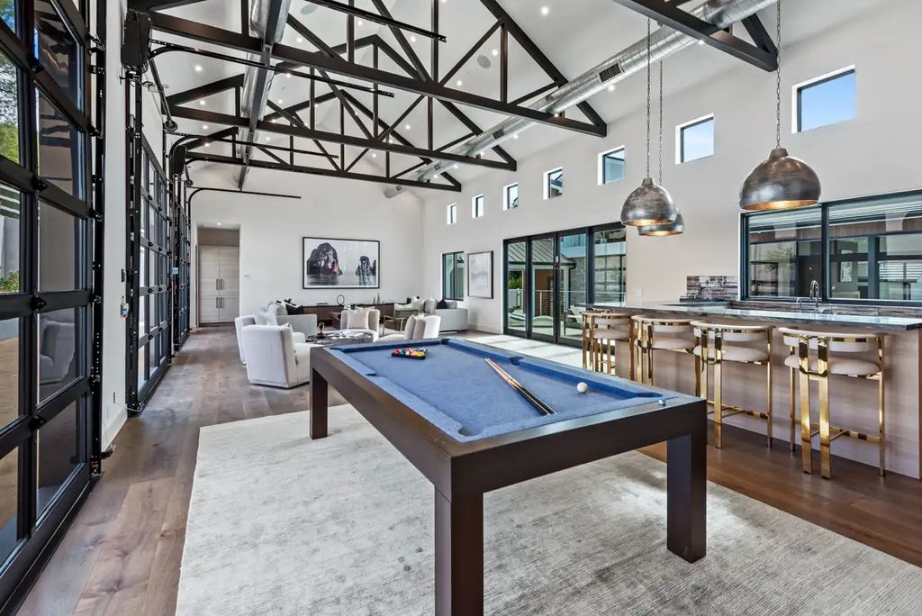 Elegantly Brand New Custom Home in Calabasas Flooded with Natural Light Asking for 13750000 17