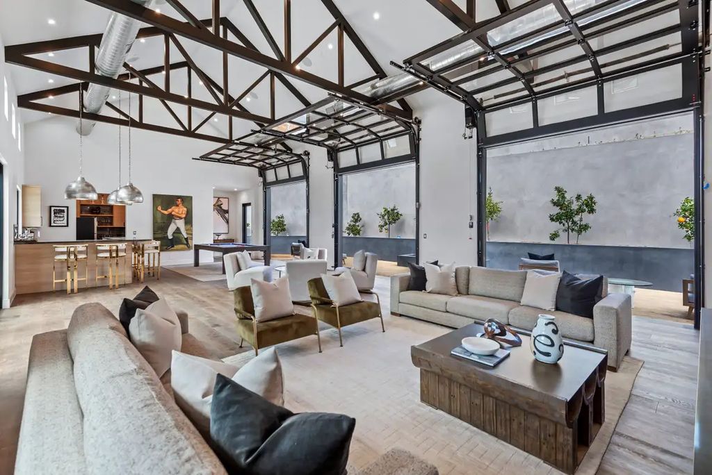 Elegantly Brand New Custom Home in Calabasas Flooded with Natural Light Asking for 13750000 18