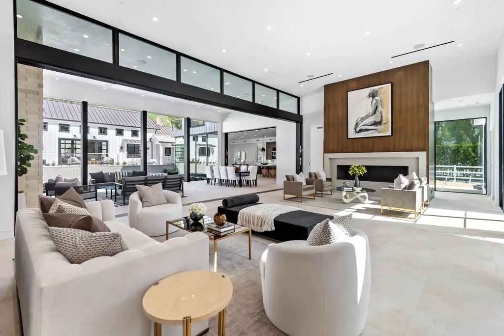 Elegantly Brand New Custom Home in Calabasas Flooded with Natural Light Asking for 13750000 20
