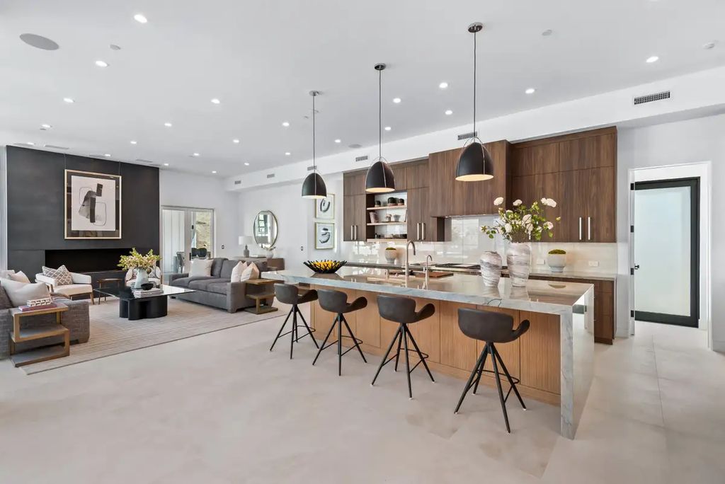 Elegantly Brand New Custom Home in Calabasas Flooded with Natural Light Asking for 13750000 5