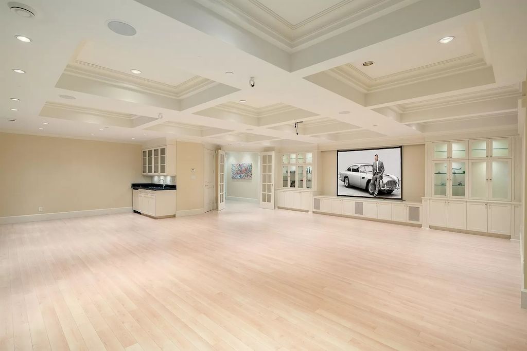 The House in Vancouver has exceptionally landscaped outdoor grounds feature a full size tennis court, a mini golf putting green, a Japanese Zen garden, now available for sale