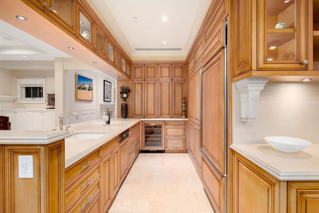 The House in Vancouver has exceptionally landscaped outdoor grounds feature a full size tennis court, a mini golf putting green, a Japanese Zen garden, now available for sale