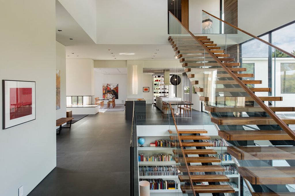 Hillside home Walker Road in Suburb of Washington by Whipple Russell