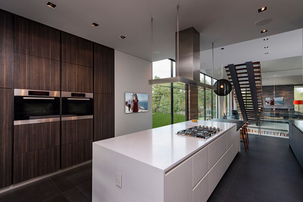 Hillside home Walker Road in Suburb of Washington by Whipple Russell 23