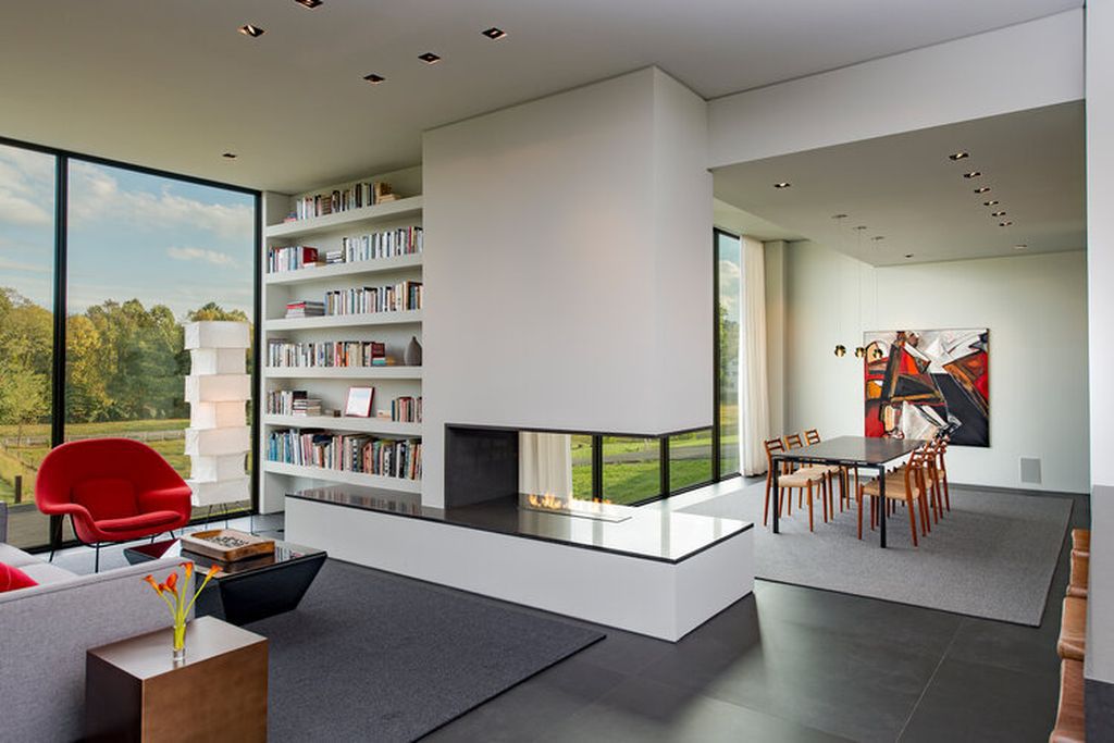 Hillside home Walker Road in Suburb of Washington by Whipple Russell