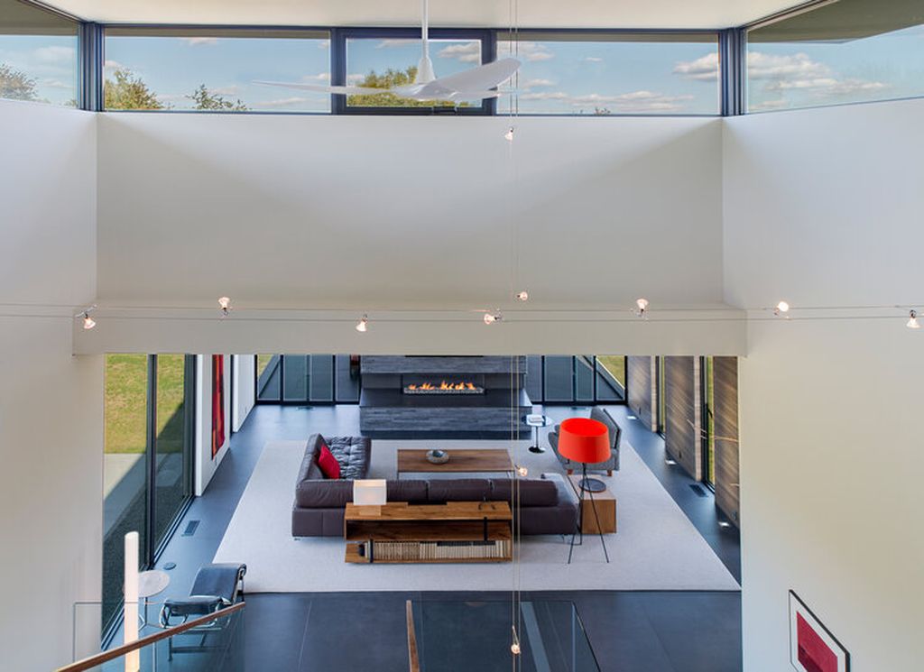 Hillside home Walker Road in Suburb of Washington by Whipple Russell 27
