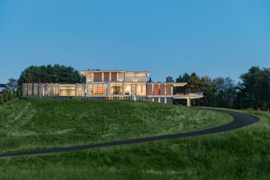 Hillside home Walker Road in Suburb of Washington by Whipple Russell 3