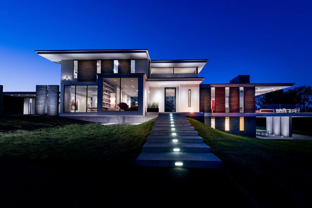 Hillside home Walker Road in Suburb of Washington by Whipple Russell