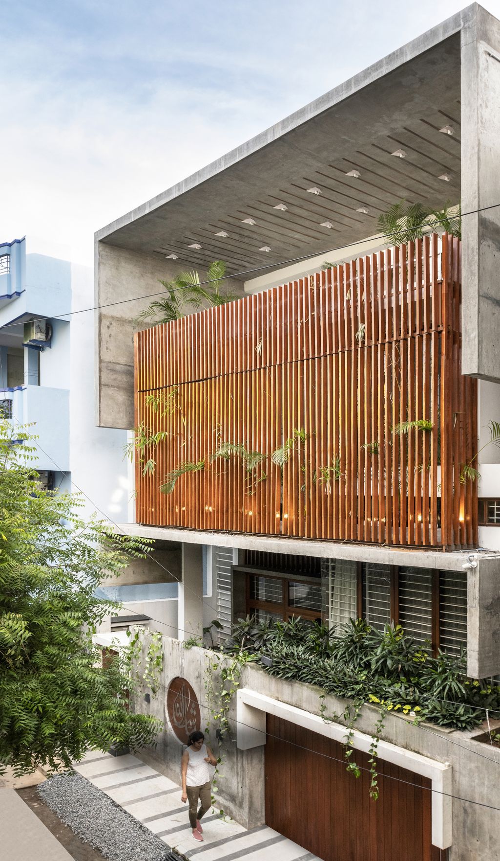 Le Tranquil House Minimalism in a tropical setting by Studio WhiteScape 2