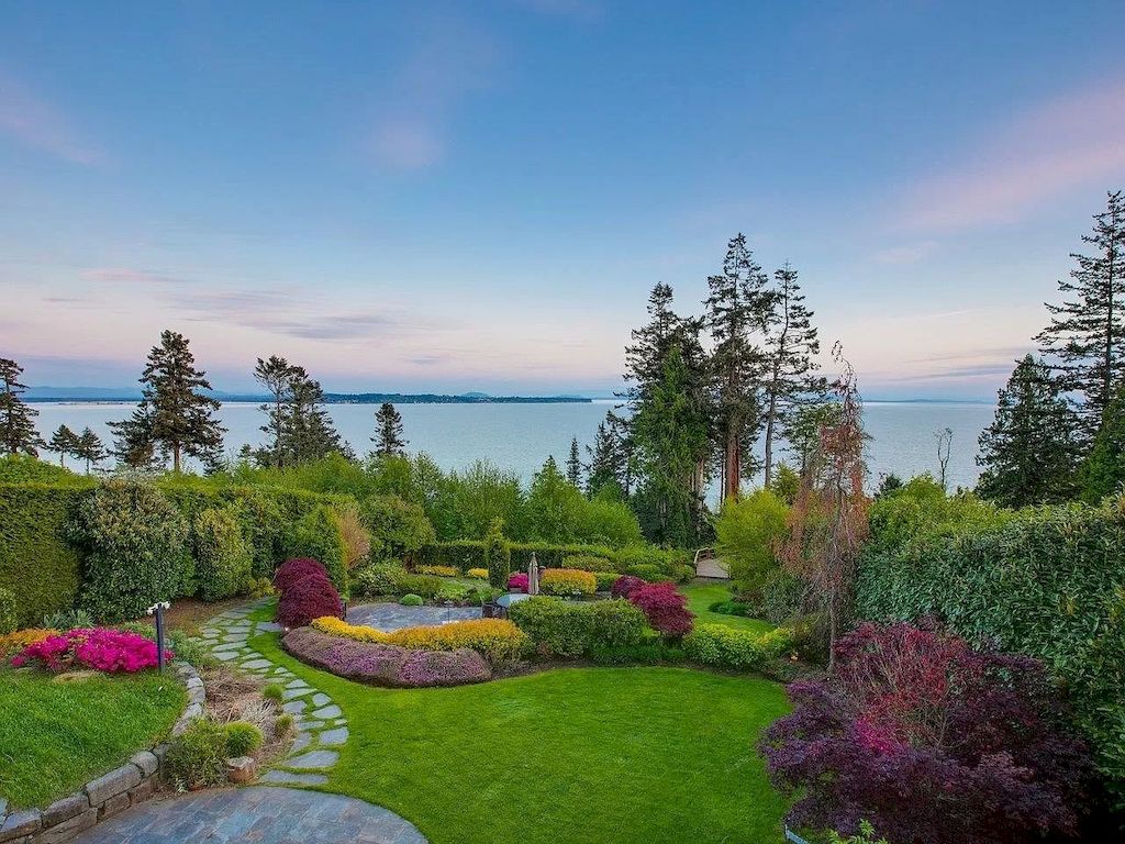 The House in White Rock is designed by renowned architect Bill Daniels  with exceptional quality & the finest workmanship, now available for sale. This home located at 13720 Marine Dr, White Rock, BC V4B 1A4, Canada