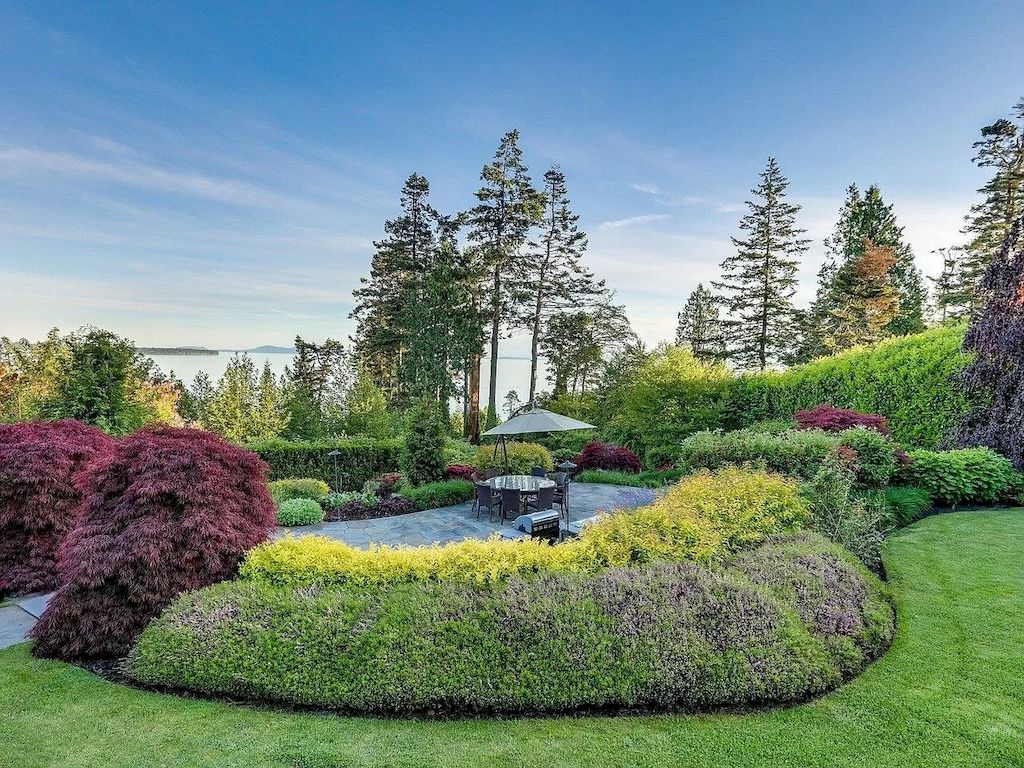 The House in White Rock is designed by renowned architect Bill Daniels  with exceptional quality & the finest workmanship, now available for sale. This home located at 13720 Marine Dr, White Rock, BC V4B 1A4, Canada