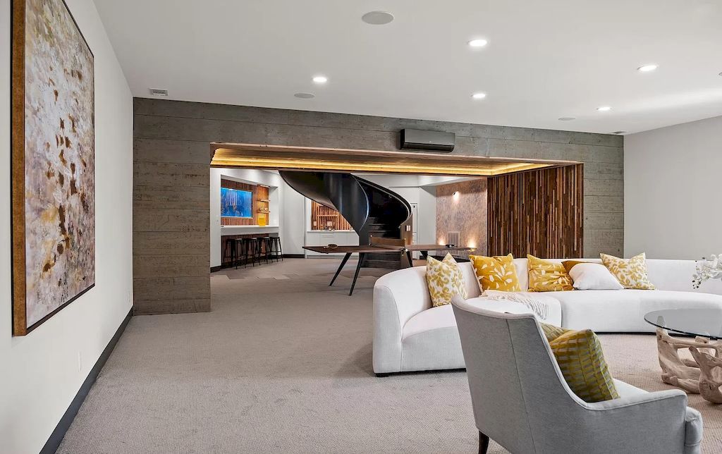 The Home in Virginia is a luxurious home offering spacious living and entertaining oasis now available for sale. This home located at 1120 Guilford Ct, McLean, Virginia; offering 04 bedrooms and 08 bathrooms with 8,838 square feet of living spaces.