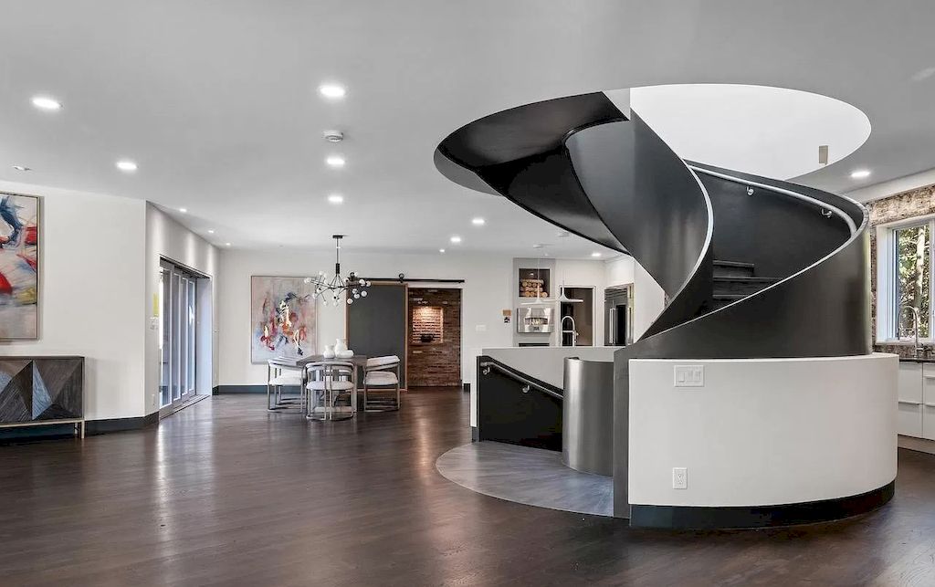 The Home in Virginia is a luxurious home offering spacious living and entertaining oasis now available for sale. This home located at 1120 Guilford Ct, McLean, Virginia; offering 04 bedrooms and 08 bathrooms with 8,838 square feet of living spaces.