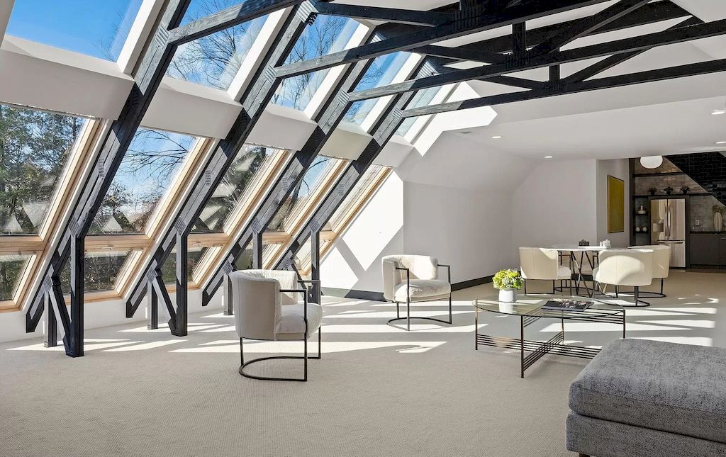 The Home in Virginia is a luxurious home offering spacious living and entertaining oasis now available for sale. This home located at 1120 Guilford Ct, McLean, Virginia; offering 04 bedrooms and 08 bathrooms with 8,838 square feet of living spaces.
