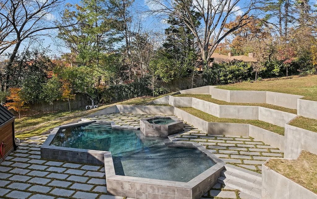 The Home in Virginia is a luxurious home offering spacious living and entertaining oasis now available for sale. This home located at 1120 Guilford Ct, McLean, Virginia; offering 04 bedrooms and 08 bathrooms with 8,838 square feet of living spaces.