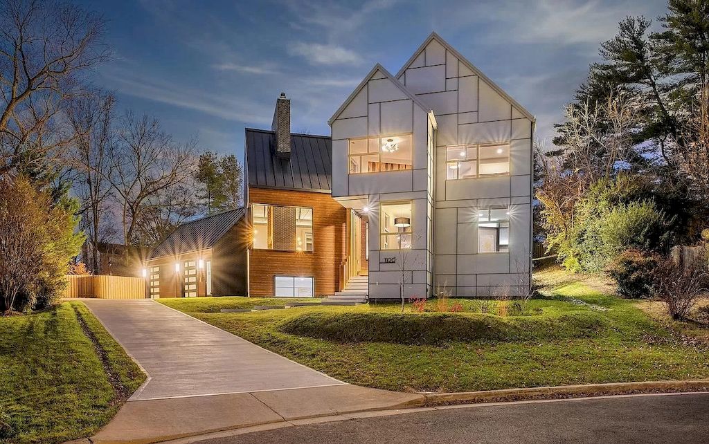 The Home in Virginia is a luxurious home offering spacious living and entertaining oasis now available for sale. This home located at 1120 Guilford Ct, McLean, Virginia; offering 04 bedrooms and 08 bathrooms with 8,838 square feet of living spaces.