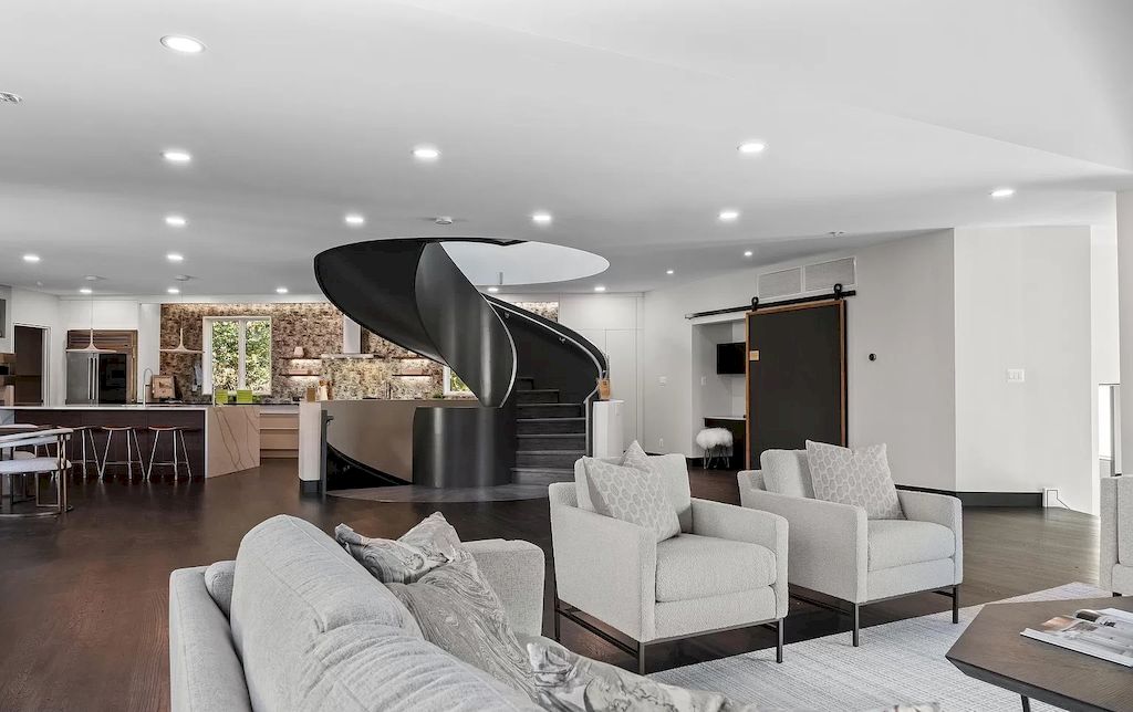 The Home in Virginia is a luxurious home offering spacious living and entertaining oasis now available for sale. This home located at 1120 Guilford Ct, McLean, Virginia; offering 04 bedrooms and 08 bathrooms with 8,838 square feet of living spaces.