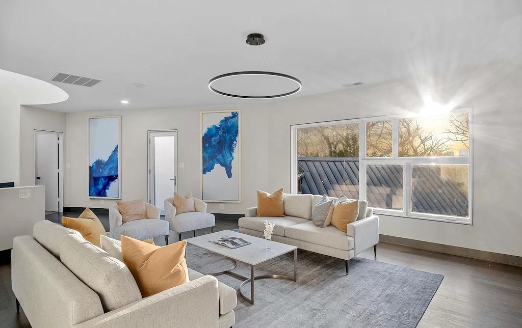 The Home in Virginia is a luxurious home offering spacious living and entertaining oasis now available for sale. This home located at 1120 Guilford Ct, McLean, Virginia; offering 04 bedrooms and 08 bathrooms with 8,838 square feet of living spaces.
