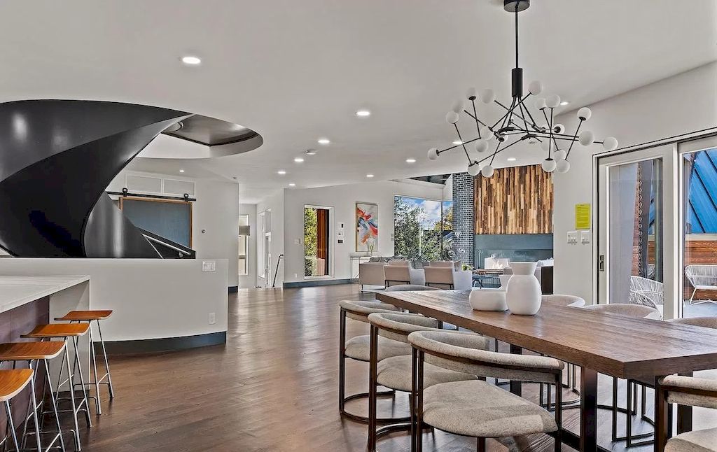 The Home in Virginia is a luxurious home offering spacious living and entertaining oasis now available for sale. This home located at 1120 Guilford Ct, McLean, Virginia; offering 04 bedrooms and 08 bathrooms with 8,838 square feet of living spaces.