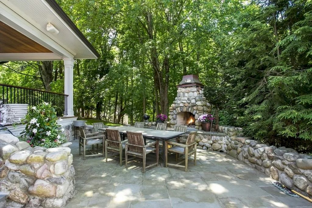 The Home in New Jersey is a luxurious farmhouse compounds featuring soaring ceilings, glass walls, a beautiful pool, a gallery and more now available for sale. This home located at 255 E Saddle River Rd, Saddle River, New Jersey; offering 06 bedrooms and 07 bathrooms with approximately 10 acres of land.