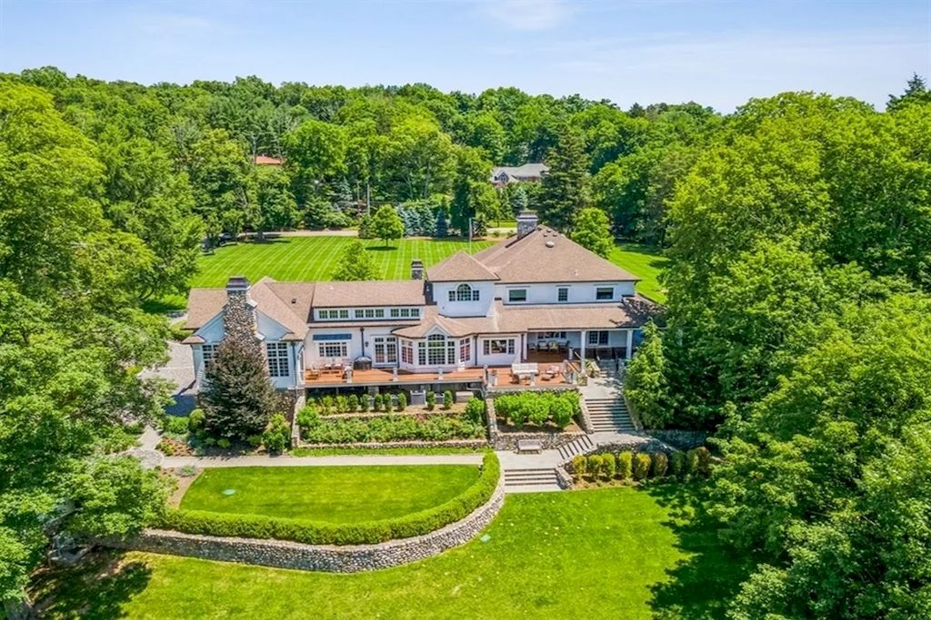 The Home in New Jersey is a luxurious farmhouse compounds featuring soaring ceilings, glass walls, a beautiful pool, a gallery and more now available for sale. This home located at 255 E Saddle River Rd, Saddle River, New Jersey; offering 06 bedrooms and 07 bathrooms with approximately 10 acres of land.