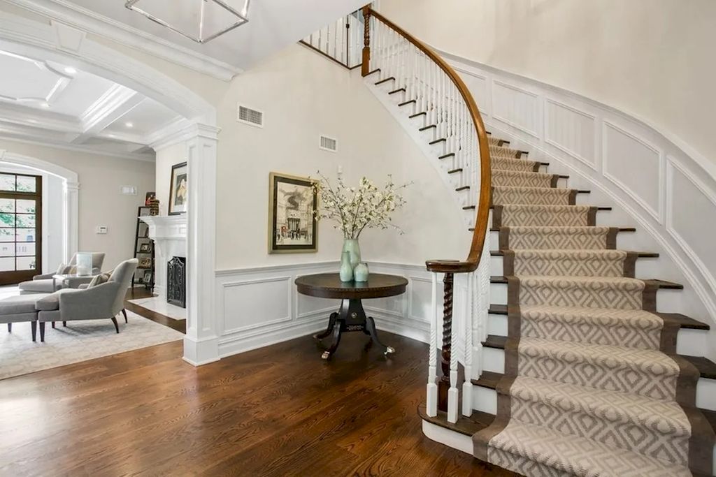 The Home in New Jersey is a luxurious farmhouse compounds featuring soaring ceilings, glass walls, a beautiful pool, a gallery and more now available for sale. This home located at 255 E Saddle River Rd, Saddle River, New Jersey; offering 06 bedrooms and 07 bathrooms with approximately 10 acres of land.