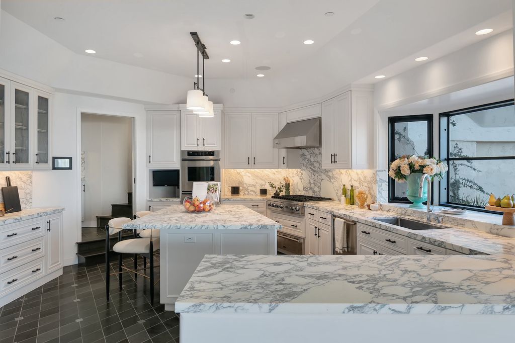 The Villa in Los Angeles is a newly built compound with separate guest house and pool bath perfect for for entertaining now available for sale. This home located at 9368 Flicker Way, Los Angeles, California