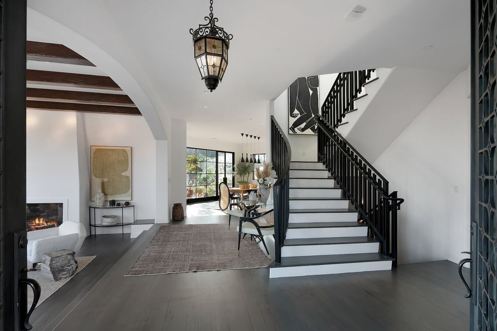 The Villa in Los Angeles is a newly built compound with separate guest house and pool bath perfect for for entertaining now available for sale. This home located at 9368 Flicker Way, Los Angeles, California