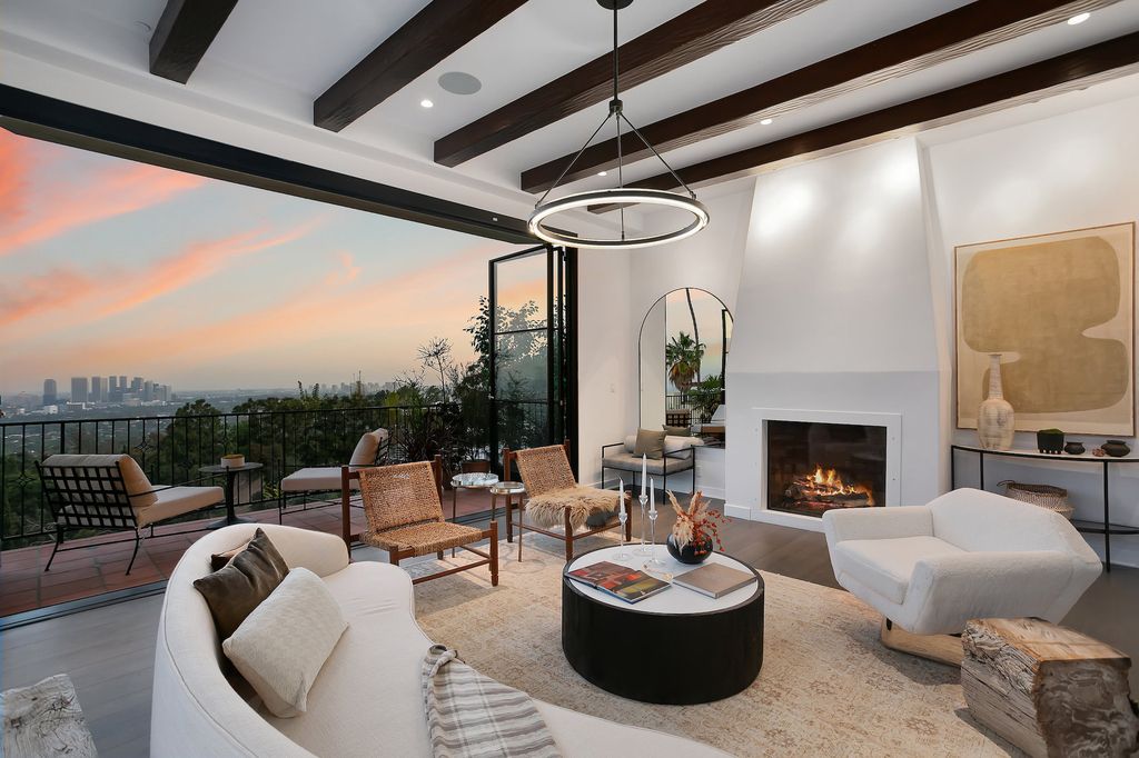 The Villa in Los Angeles is a newly built compound with separate guest house and pool bath perfect for for entertaining now available for sale. This home located at 9368 Flicker Way, Los Angeles, California