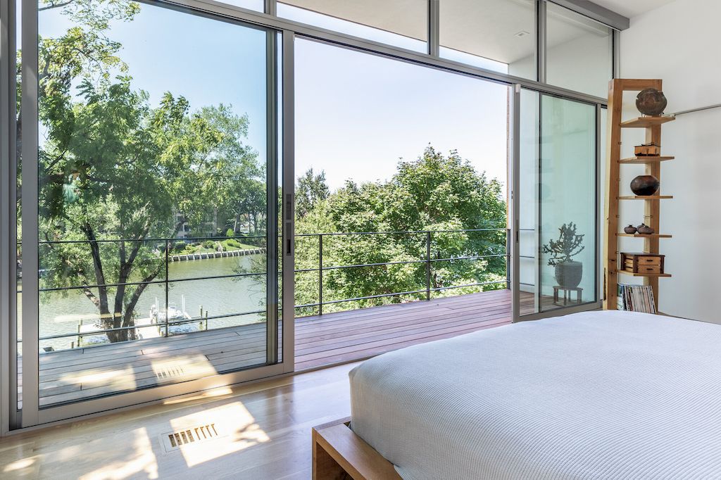 Spa creek house with harmony of private public space by GriD Architects 17