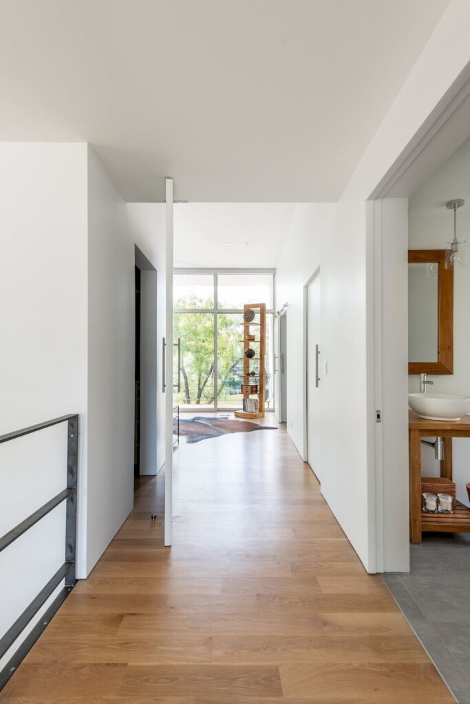 Spa creek house with harmony of private public space by GriD Architects 19