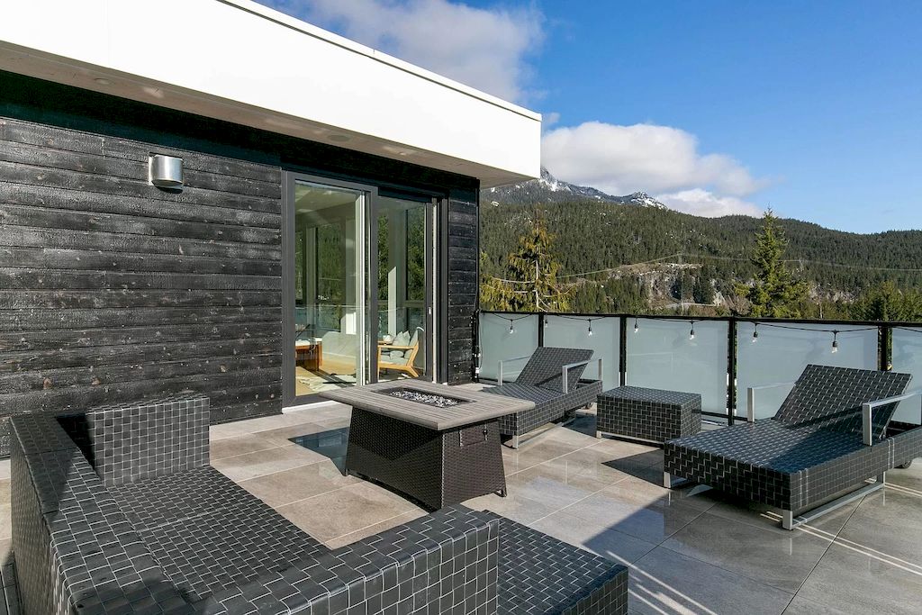 The House in Whistler has the bone structure, premium steel framing, makes for extra energy efficiency, incredible design options and healthy environment, now available for sale