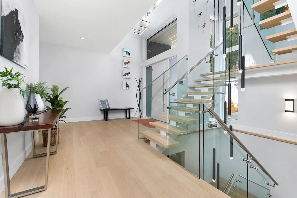 The House in Whistler has the bone structure, premium steel framing, makes for extra energy efficiency, incredible design options and healthy environment, now available for sale