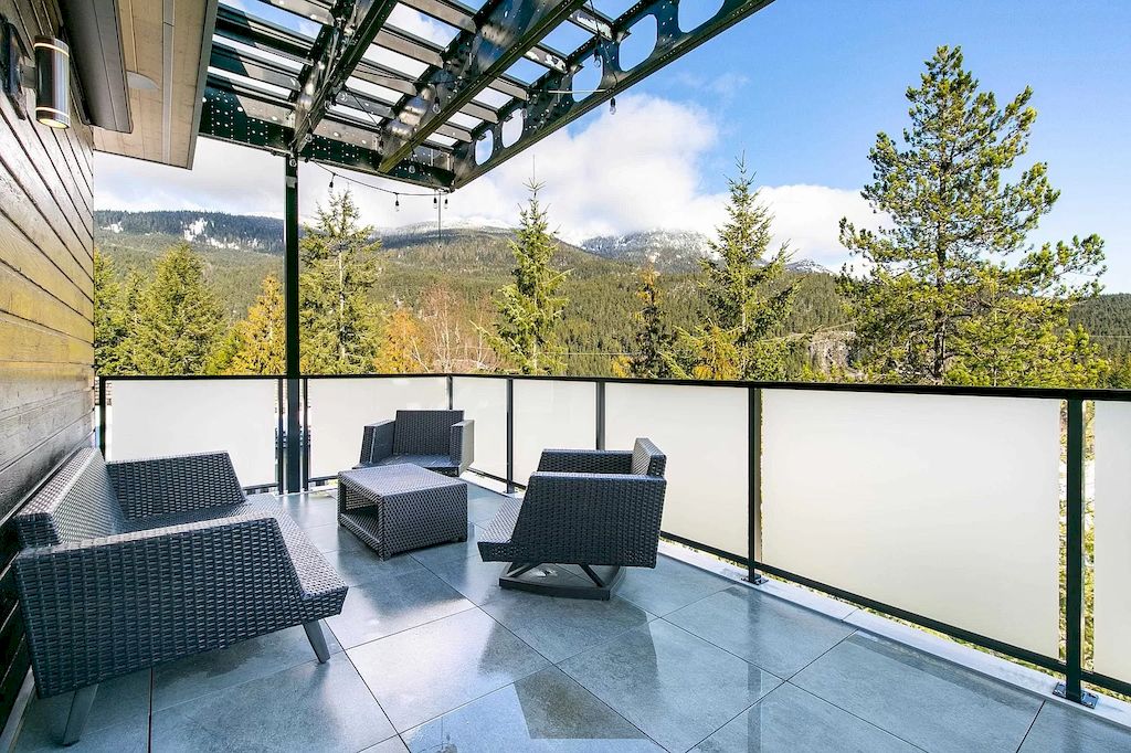 The House in Whistler has the bone structure, premium steel framing, makes for extra energy efficiency, incredible design options and healthy environment, now available for sale