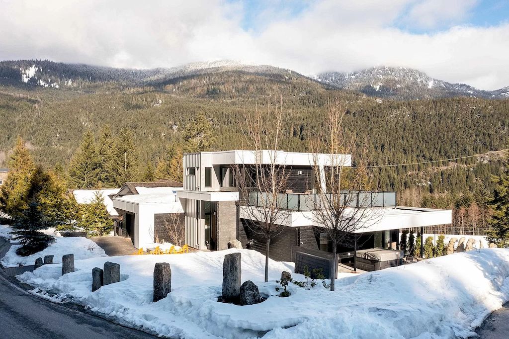 The House in Whistler has the bone structure, premium steel framing, makes for extra energy efficiency, incredible design options and healthy environment, now available for sale