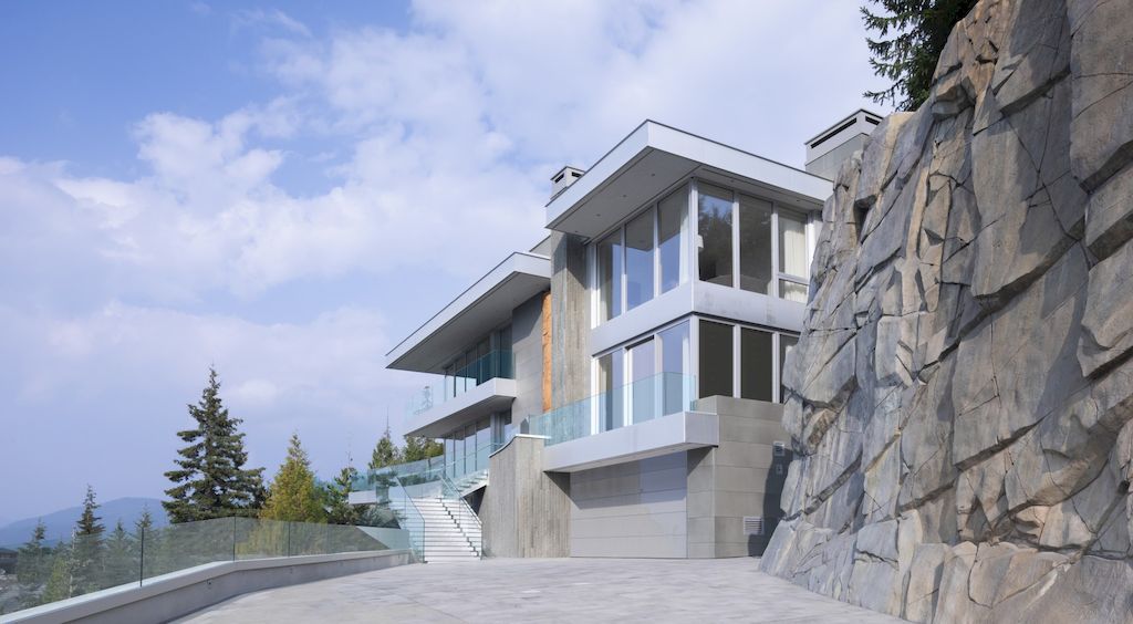 Sunridge House Stunning 3 level Project in Canada by McClean Design 7