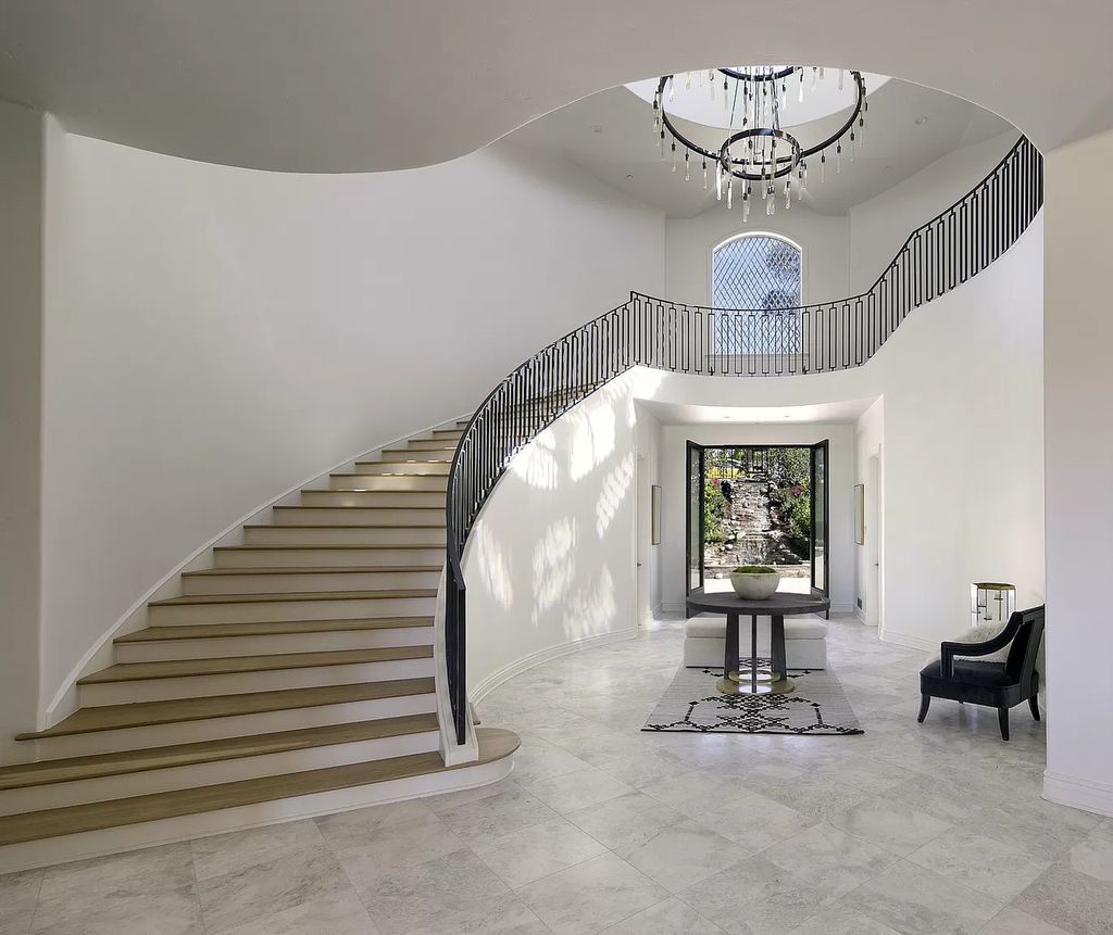 The Villa in Santa Barbara is a turnkey Ennisbrook estate successfully pairs traditional Mediterranean architecture with contemporary refinement now available for sale. This home located at 1885 Jelinda Dr, Santa Barbara, California
