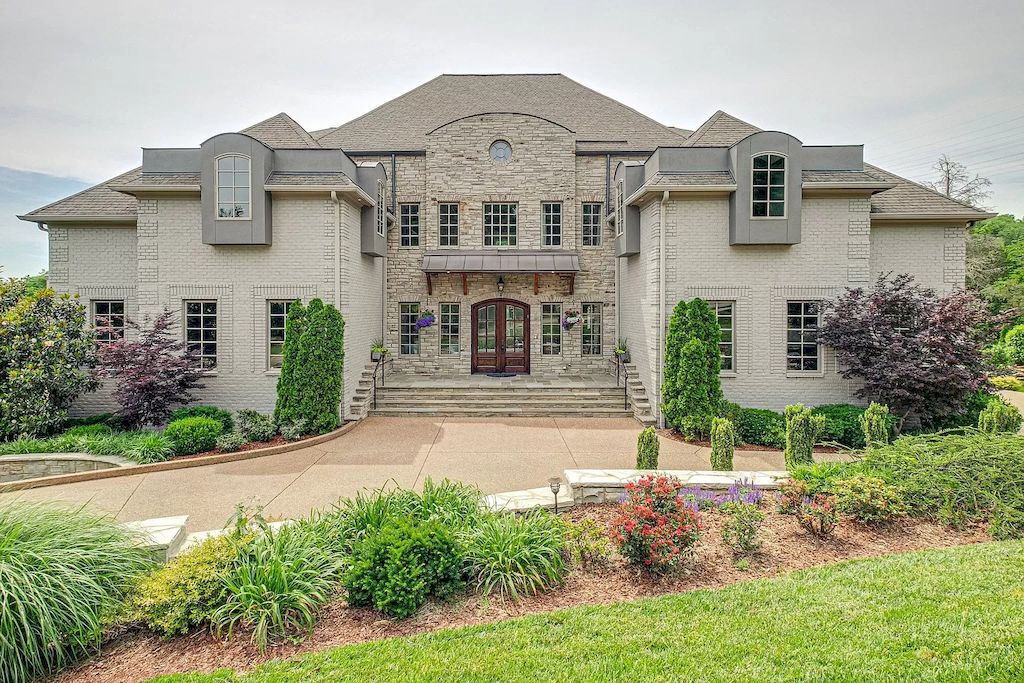 The Home in Tennessee is a luxurious home ideal for entertaining now available for sale. This home located at 1415 Richland Woods Ln, Brentwood, Tennessee; offering 05 bedrooms and 07 bathrooms with 8,980 square feet of living spaces. 