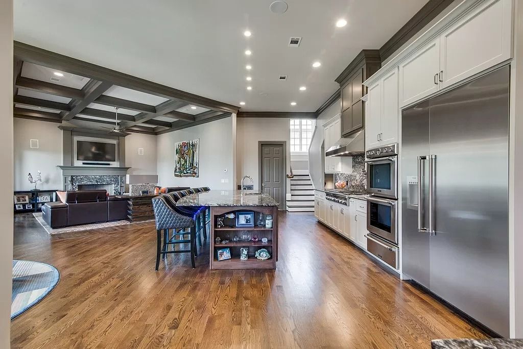 The Home in Tennessee is a luxurious home ideal for entertaining now available for sale. This home located at 1415 Richland Woods Ln, Brentwood, Tennessee; offering 05 bedrooms and 07 bathrooms with 8,980 square feet of living spaces. 