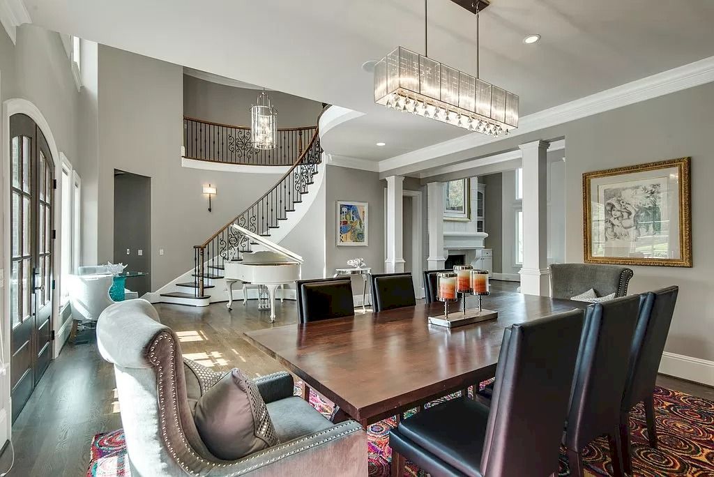 The Home in Tennessee is a luxurious home ideal for entertaining now available for sale. This home located at 1415 Richland Woods Ln, Brentwood, Tennessee; offering 05 bedrooms and 07 bathrooms with 8,980 square feet of living spaces. 