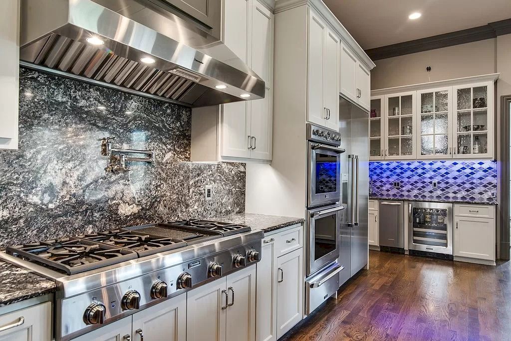 The Home in Tennessee is a luxurious home ideal for entertaining now available for sale. This home located at 1415 Richland Woods Ln, Brentwood, Tennessee; offering 05 bedrooms and 07 bathrooms with 8,980 square feet of living spaces. 
