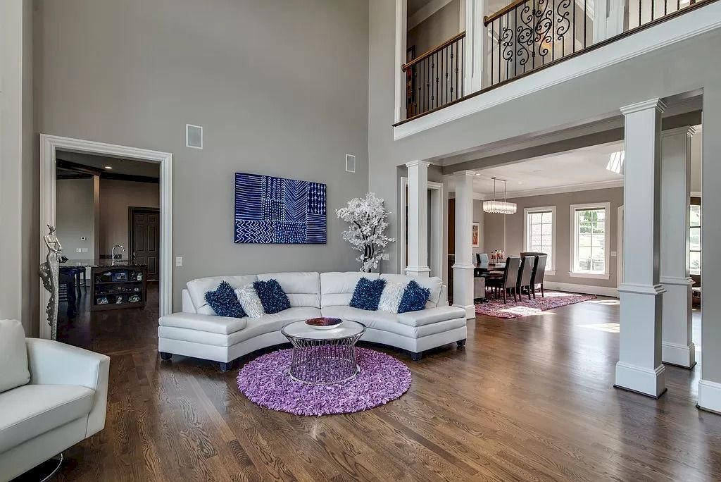The Home in Tennessee is a luxurious home ideal for entertaining now available for sale. This home located at 1415 Richland Woods Ln, Brentwood, Tennessee; offering 05 bedrooms and 07 bathrooms with 8,980 square feet of living spaces. 