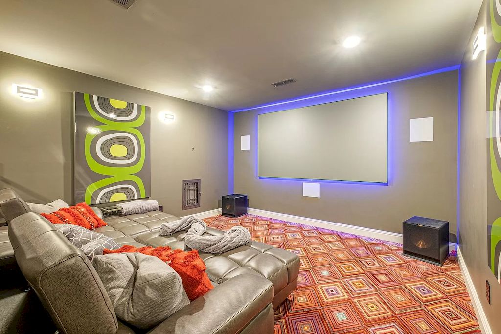 The Home in Tennessee is a luxurious home ideal for entertaining now available for sale. This home located at 1415 Richland Woods Ln, Brentwood, Tennessee; offering 05 bedrooms and 07 bathrooms with 8,980 square feet of living spaces. 