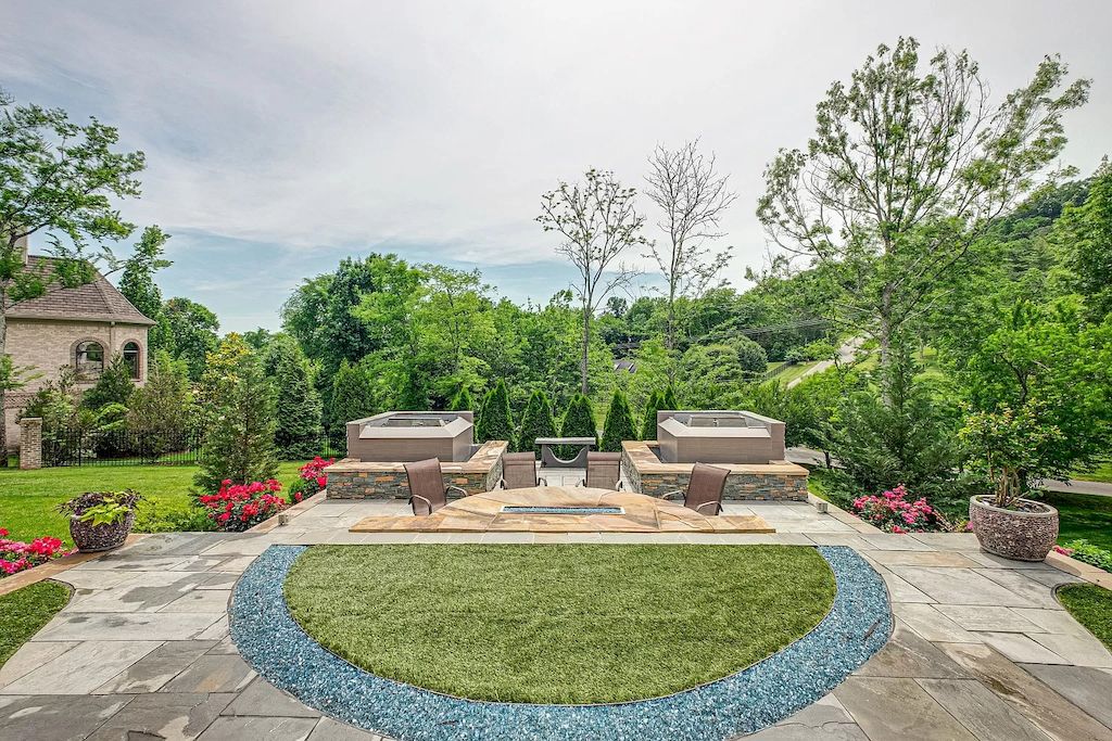 The Home in Tennessee is a luxurious home ideal for entertaining now available for sale. This home located at 1415 Richland Woods Ln, Brentwood, Tennessee; offering 05 bedrooms and 07 bathrooms with 8,980 square feet of living spaces. 