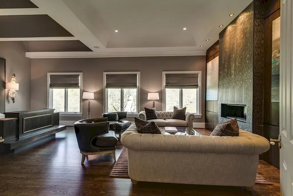The Home in Tennessee is a luxurious home ideal for entertaining now available for sale. This home located at 1415 Richland Woods Ln, Brentwood, Tennessee; offering 05 bedrooms and 07 bathrooms with 8,980 square feet of living spaces. 